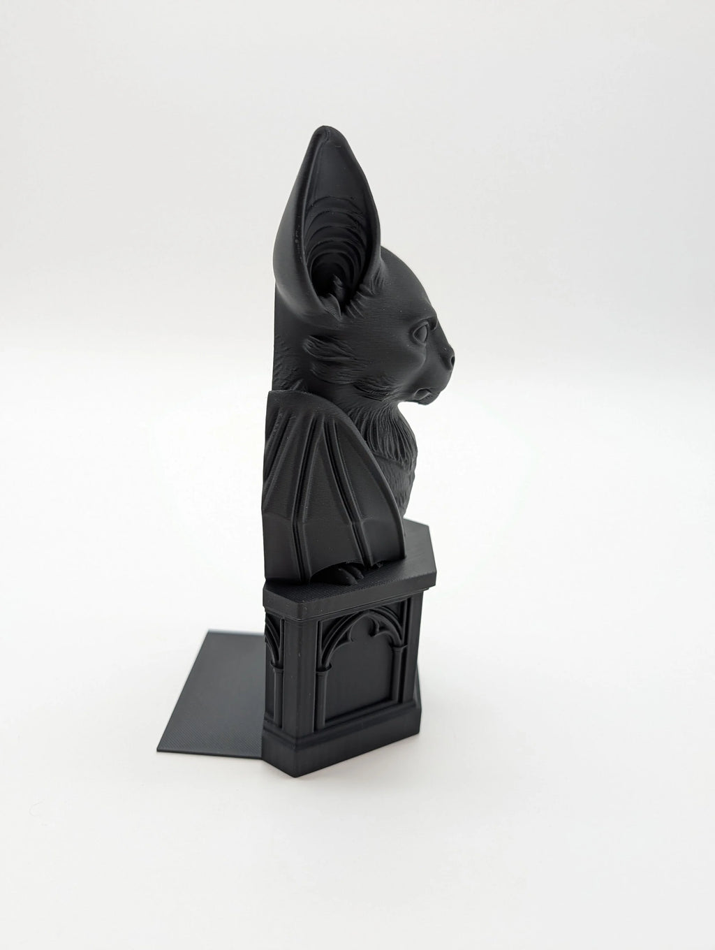 🦇 Perched Bat Bookend – Gothic Guardian of the Library