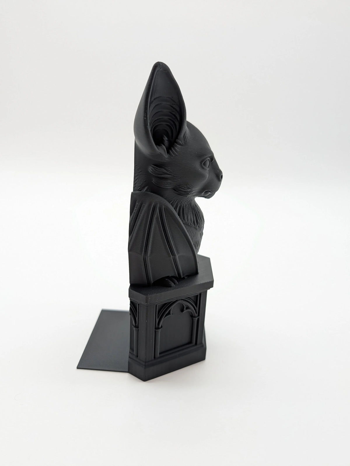 🦇 Perched Bat Bookend – Gothic Guardian of the Library