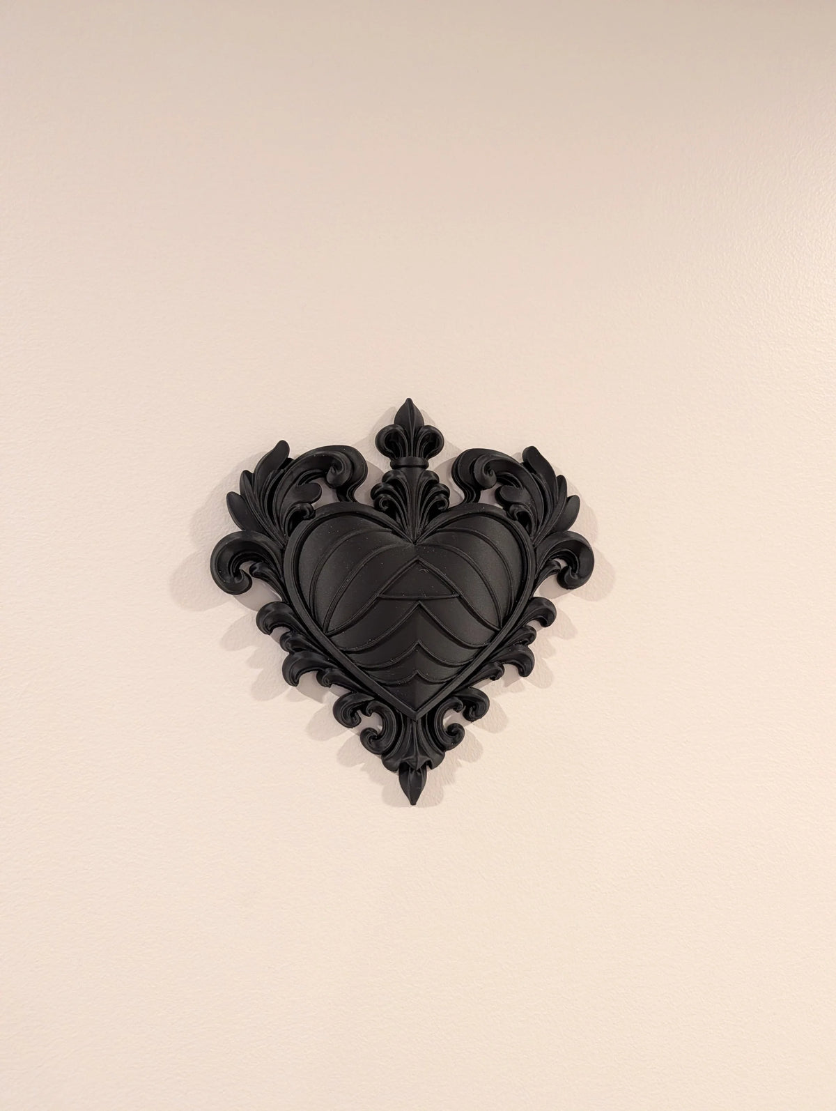 Dark Gothic Heart Wall Plaque – Baroque Style Decor