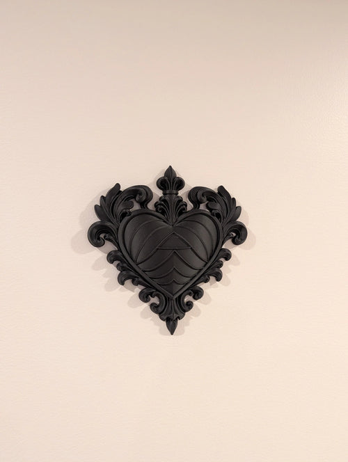 Dark Gothic Heart Wall Plaque – Baroque Style Decor