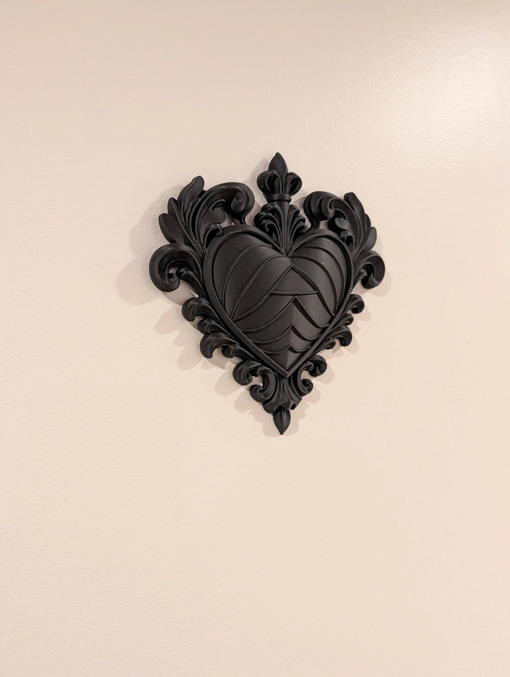 Dark Gothic Heart Wall Plaque – Baroque Style Decor