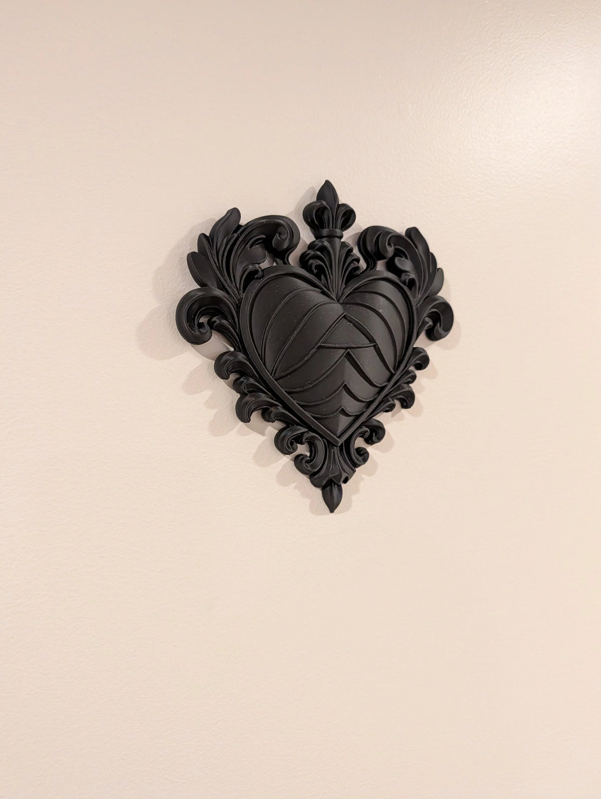 Dark Gothic Heart Wall Plaque – Baroque Style Decor