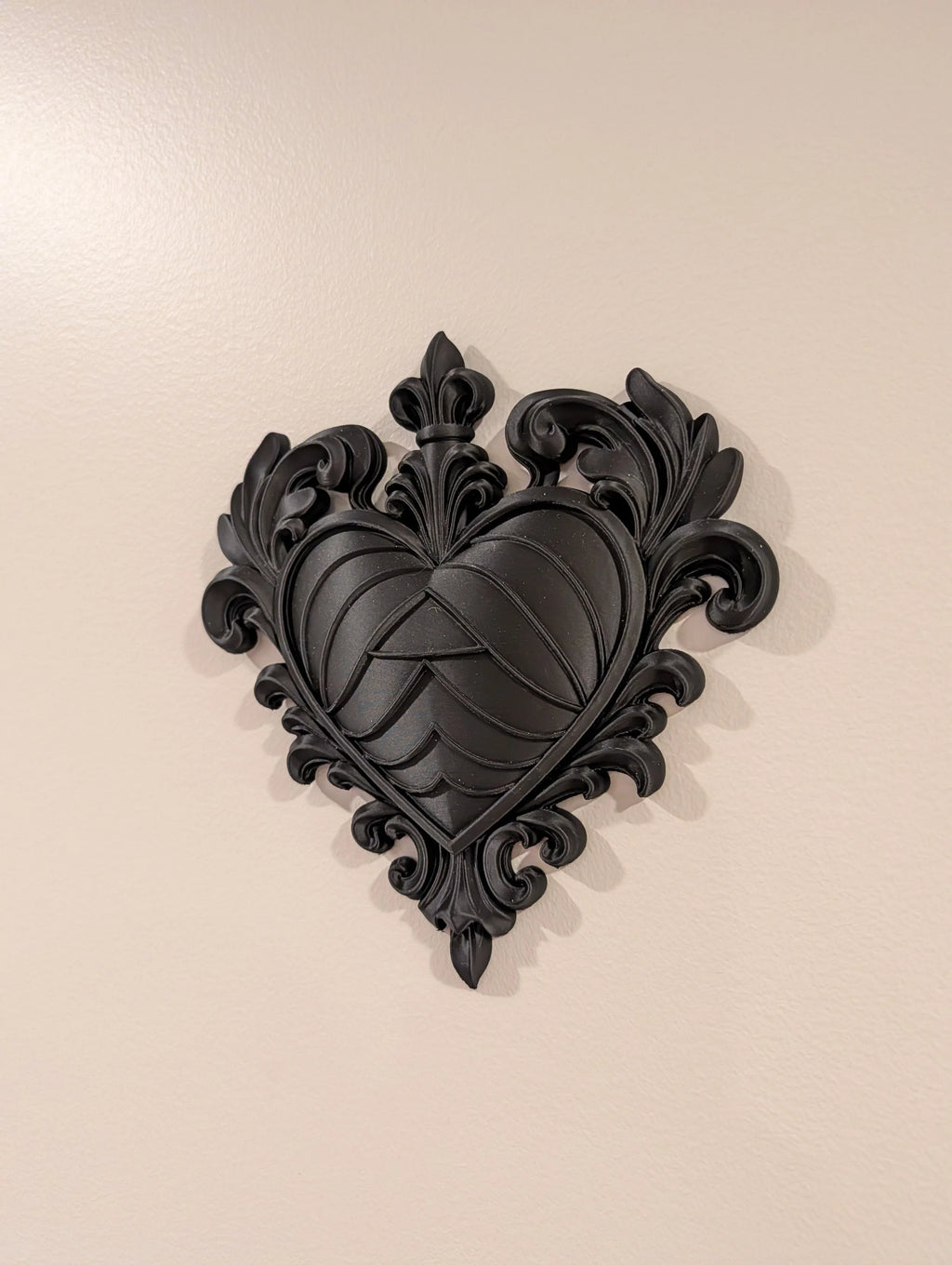 Dark Gothic Heart Wall Plaque – Baroque Style Decor