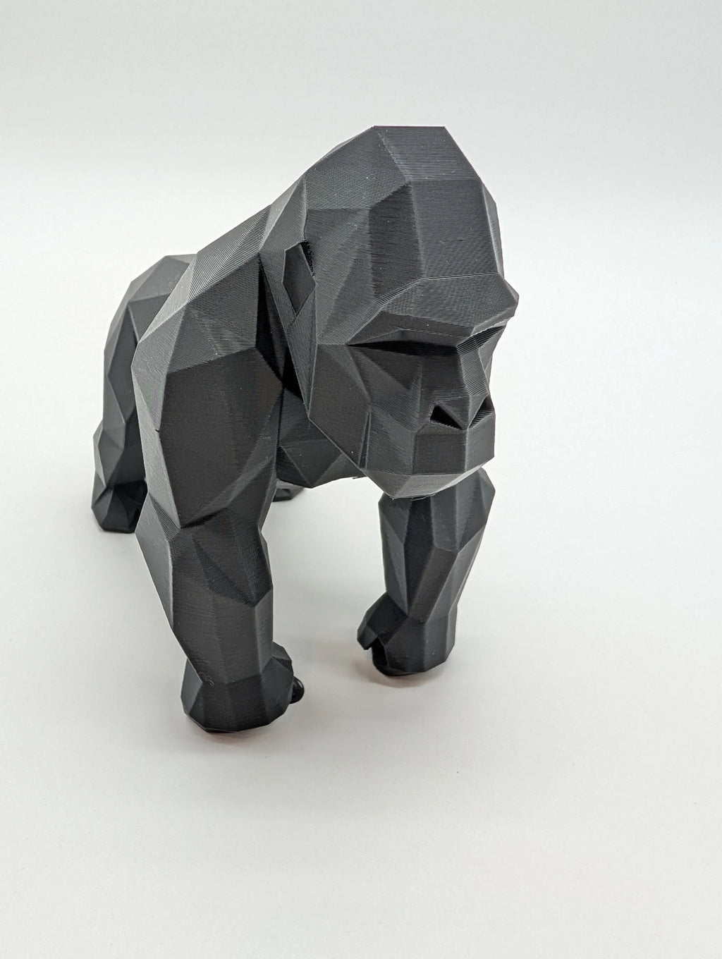 🦍 Low Poly Gorilla Statue – Modern Geometric Animal Decor