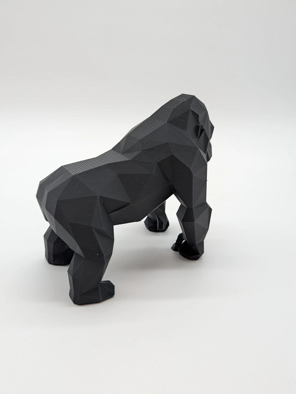 🦍 Low Poly Gorilla Statue – Modern Geometric Animal Decor