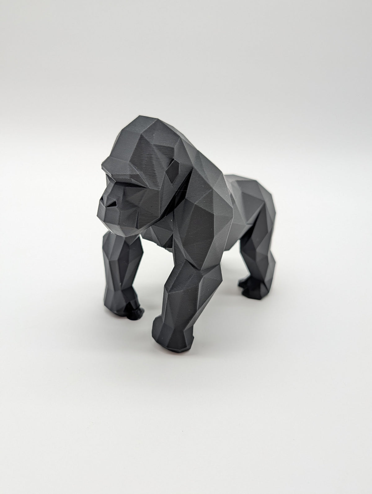 🦍 Low Poly Gorilla Statue – Modern Geometric Animal Decor